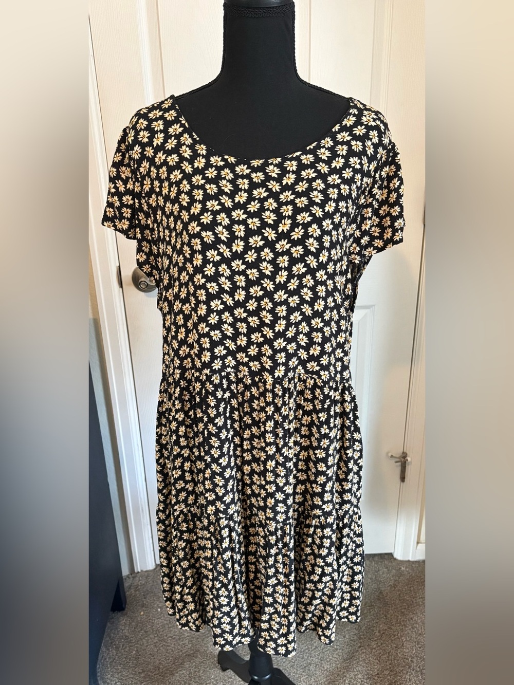 American Eagle Black Daisy Print Short Sleeve Tiered Dress